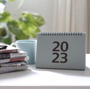 2023 calendar and newspapers on desk